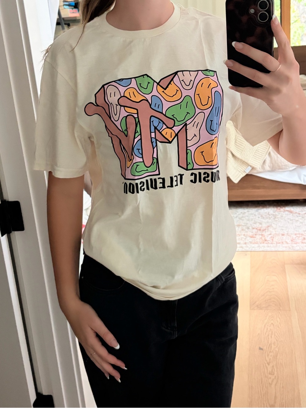 MTV Cream Short Sleeve Tee with Multicolor Smile Pattern